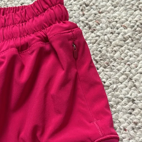Lululemon Hotty Hot LR 2.5” Shorts - Picture 4 of 5